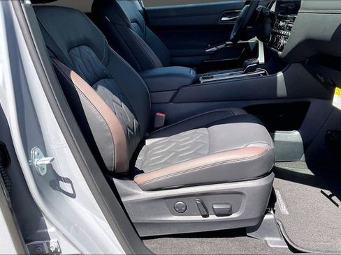 New 2026 Nissan Pathfinder Platinum AWD/4WD image 11