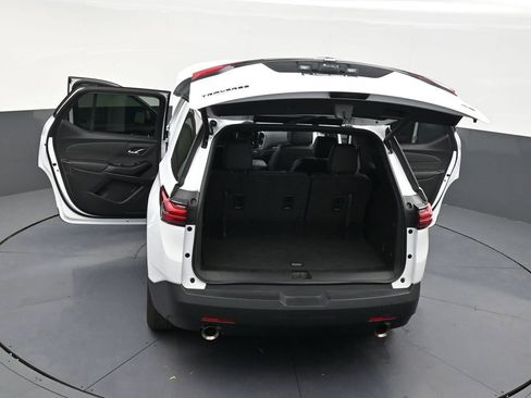 Used 2024 Chevrolet Traverse RS FWD image 32
