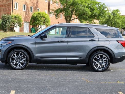 Used 2025 Ford Explorer Platinum w/ Ultimate Package AWD/4WD image 34