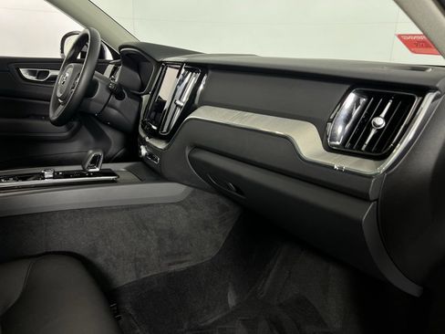Used 2025 Volvo XC60 B5 Plus image 33