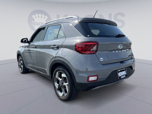 Used 2023 Hyundai Venue SEL w/ Cargo Package FWD image 4