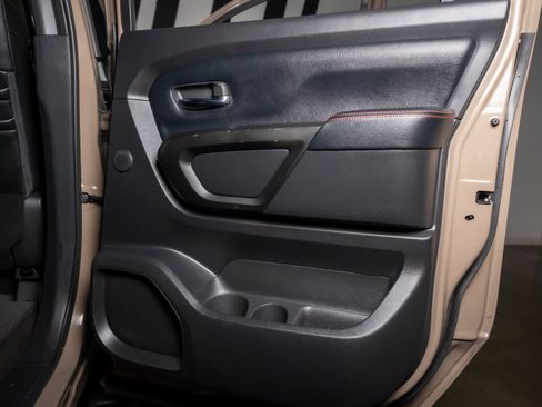 Used 2020 Nissan Titan PRO-4X w/ Pro-4x Convenience Package AWD/4WD image 40