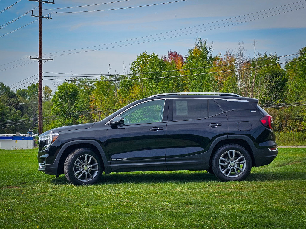 Used 2022 GMC Terrain SLT w/ Infotainment Package II AWD/4WD image 7