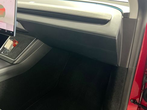 Used 2026 Tesla Model Y 2WD image 34