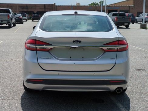 Certified 2018 Ford Fusion SE FWD image 5
