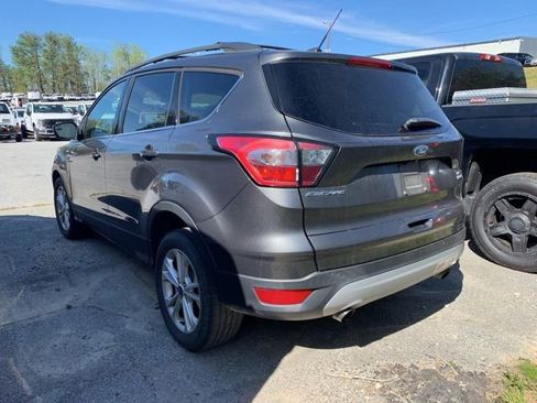 Used 2018 Ford Escape SE image 5