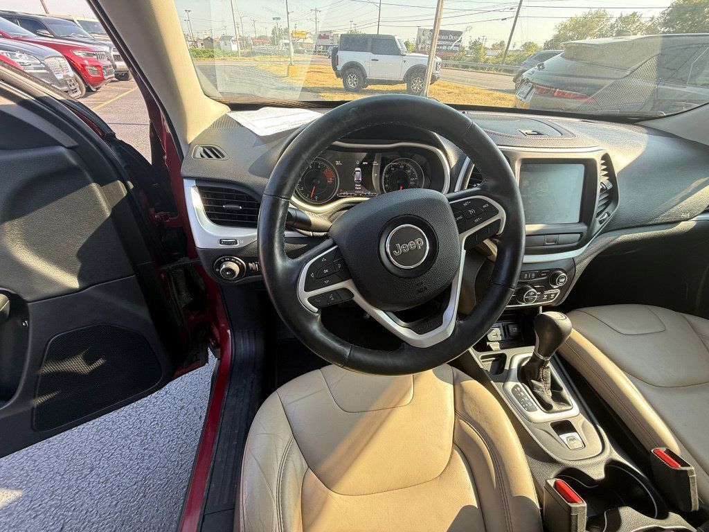 Used 2017 Jeep Cherokee Limited FWD image 12