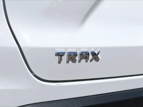 Used 2025 Chevrolet Trax LS image 10