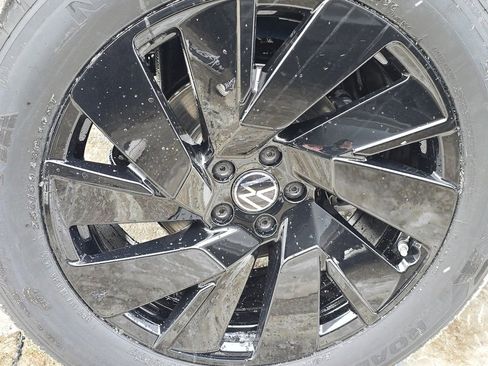 New 2026 Volkswagen Atlas Cross Sport SE image 14