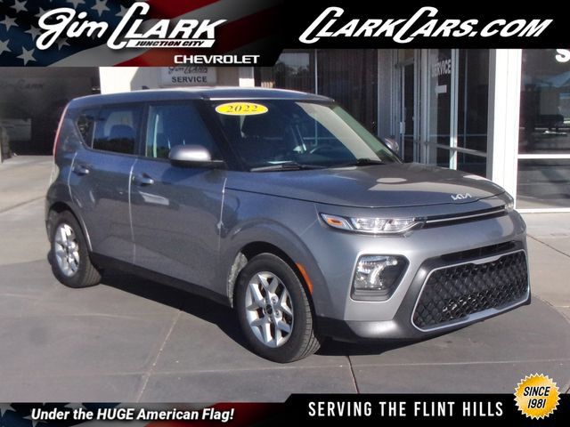 Used 2022 Kia Soul S FWD image 1
