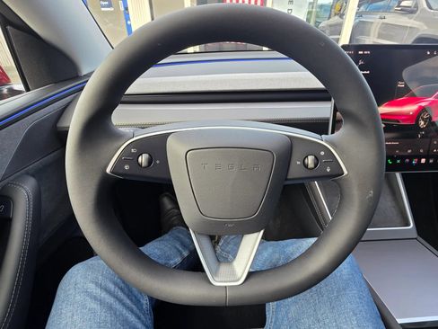 Used 2026 Tesla Model Y AWD image 17