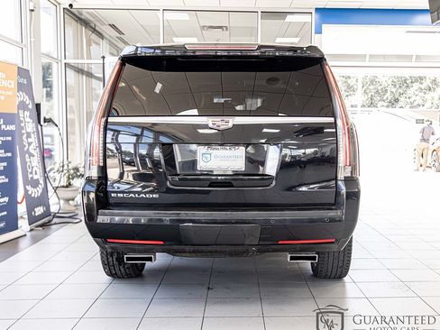 Used 2016 Cadillac Escalade Platinum AWD/4WD image 14