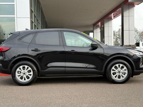 Used 2025 Ford Escape Active AWD/4WD image 3