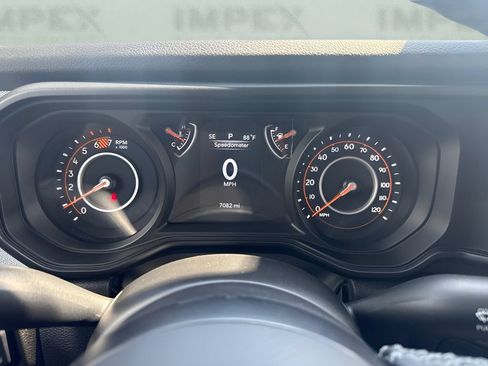 Used 2025 Jeep Wrangler Sport AWD/4WD image 17