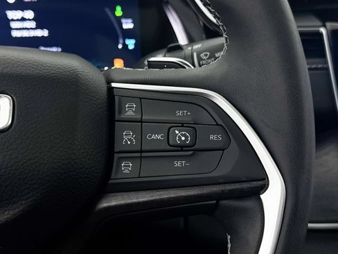 Used 2023 Jeep Grand Cherokee 4WD 4xe image 38