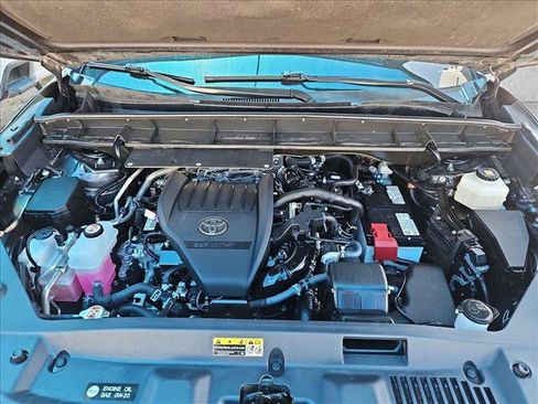Used 2025 Toyota Highlander LE FWD image 23