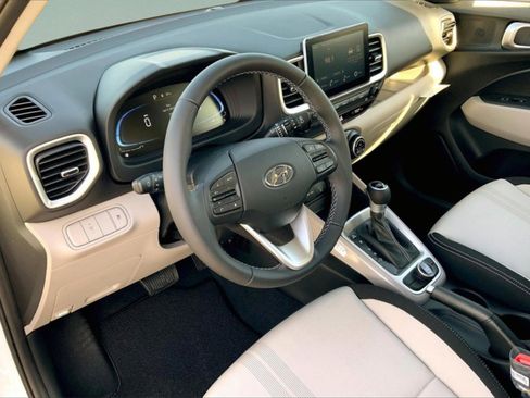 New 2025 Hyundai Venue SEL image 9
