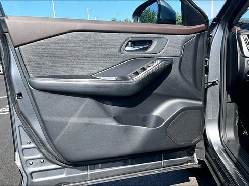 Used 2023 Nissan Rogue SV AWD/4WD image 21