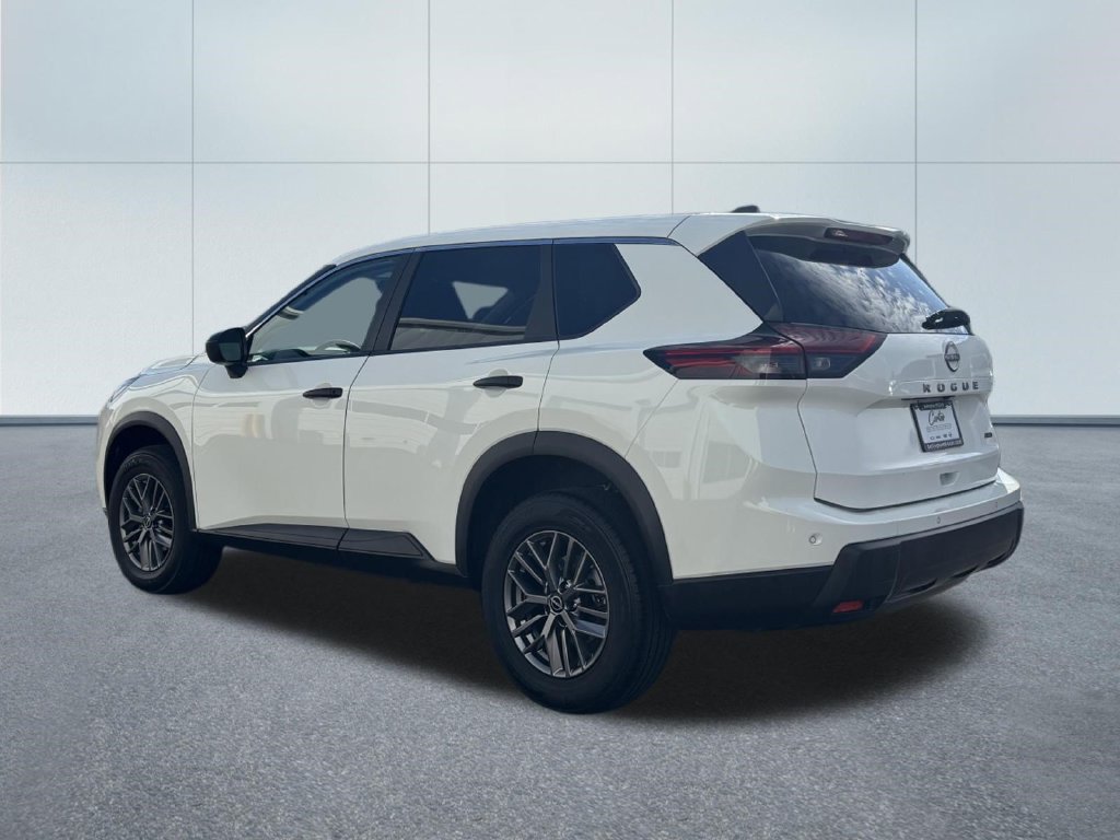 Used 2024 Nissan Rogue S AWD/4WD image 5