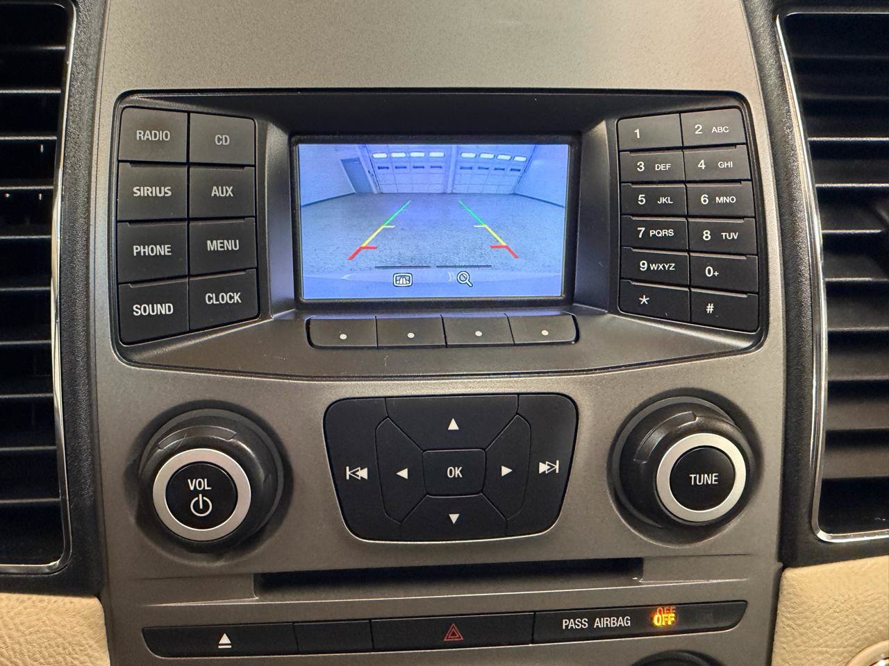 Used 2016 Ford Taurus SEL FWD image 18