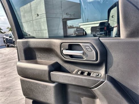 Used 2022 Chevrolet Silverado 2500 Custom w/ Custom Value Package image 15