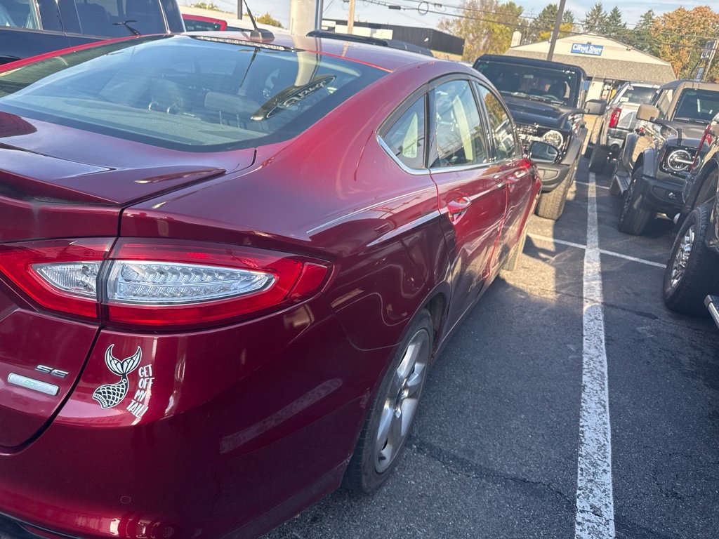 Used 2016 Ford Fusion SE FWD image 4