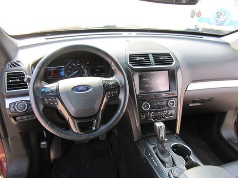 Used 2016 Ford Explorer XLT w/ Equipment Group 202A image 7