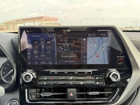Used 2021 Toyota Highlander Platinum AWD/4WD image 16