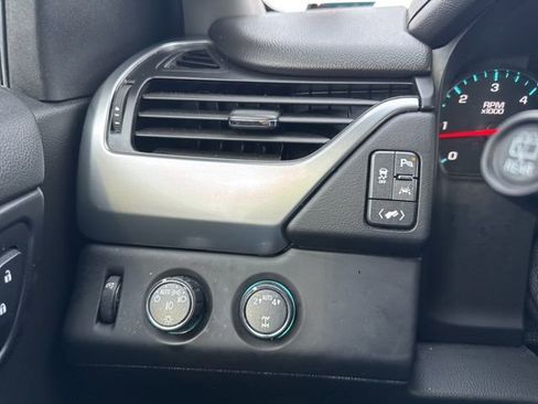 Used 2017 Chevrolet Suburban LT w/ Luxury Package image 18