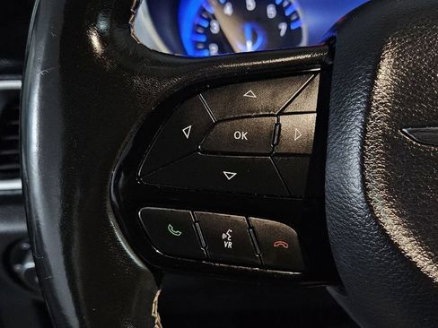 Used 2020 Chrysler Pacifica Touring-L Plus FWD image 11