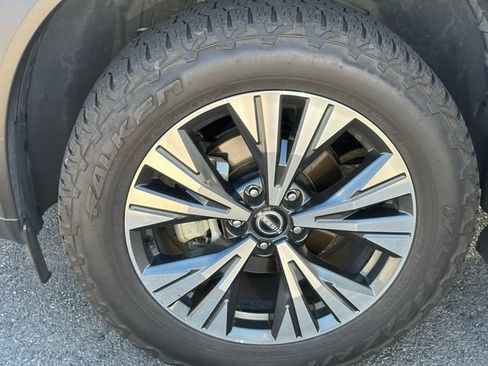 Used 2023 Nissan Rogue SV AWD/4WD image 16