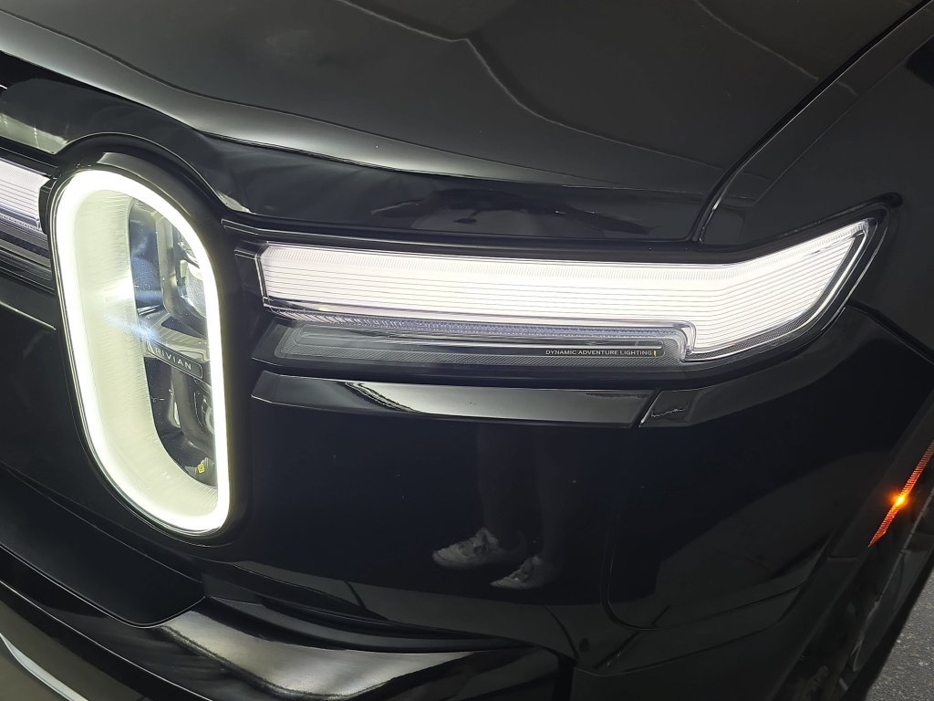 Used 2025 Rivian R1S Adventure Dual AWD/4WD image 26