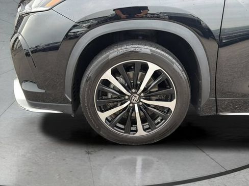 Used 2022 Toyota Highlander XSE AWD/4WD image 27