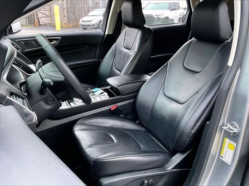 Used 2020 Ford Edge Titanium image 7