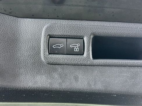 Used 2022 Toyota Venza XLE AWD/4WD image 28