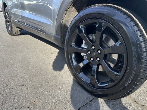 Certified 2023 Ford Explorer ST-Line w/ Class IV Trailer Tow Package image 11