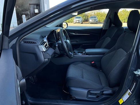 Used 2025 Toyota Camry LE image 10