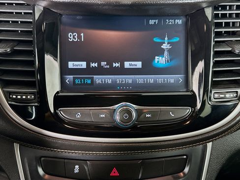 Used 2017 Chevrolet Trax LT w/ LT Convenience Package image 17