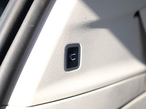 Used 2024 Chrysler Pacifica Select image 29