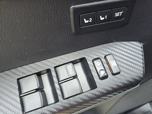 Used 2015 Toyota RAV4 Limited AWD/4WD image 31