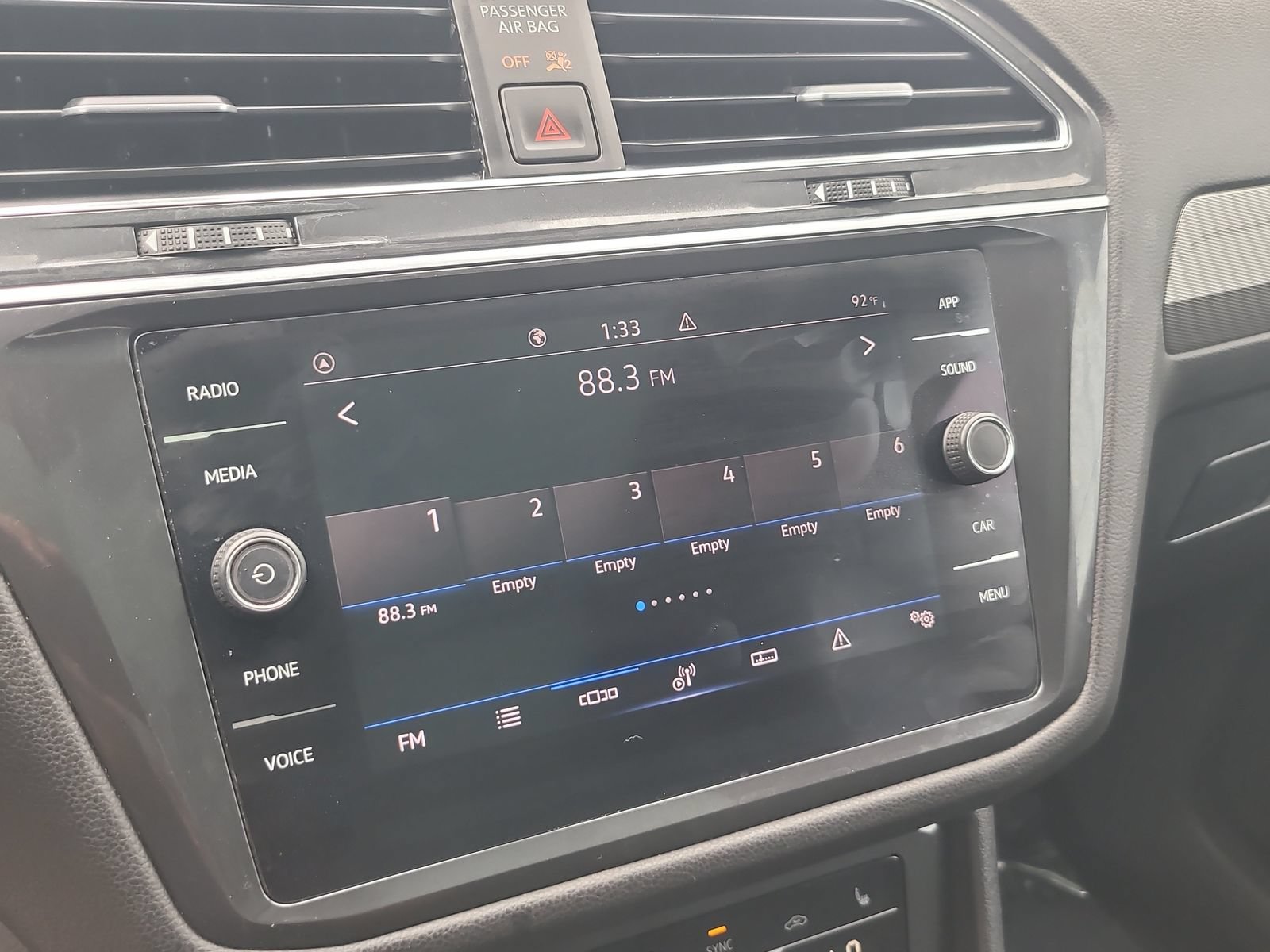 Used 2022 Volkswagen Tiguan SE w/ Panoramic Sunroof Package FWD image 21