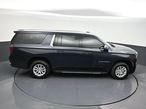 Used 2025 Chevrolet Suburban LS RWD image 21