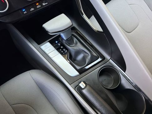 Used 2025 Hyundai Elantra SE image 25