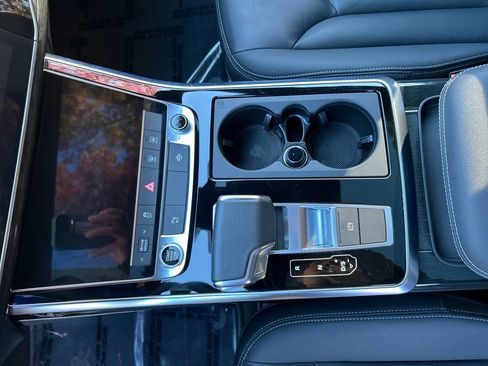 Used 2025 Audi Q7 3.0T Premium Plus image 16