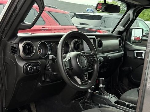 Used 2022 Jeep Gladiator Sport AWD/4WD image 10