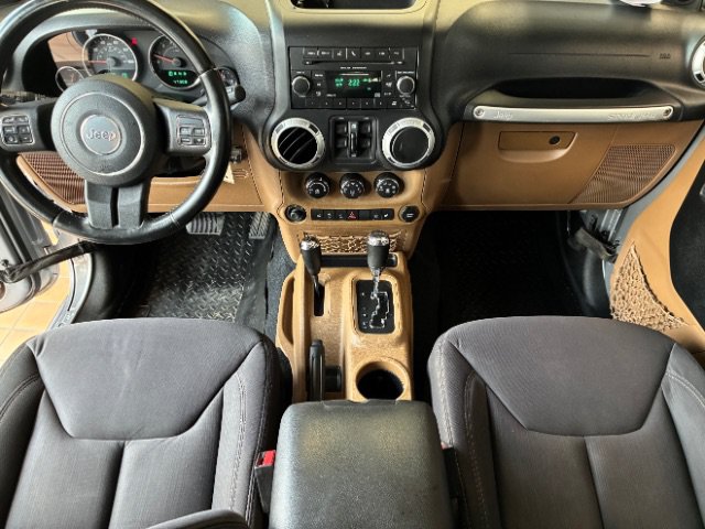 Used 2013 Jeep Wrangler Unlimited Sahara w/ Connectivity Group AWD/4WD image 3
