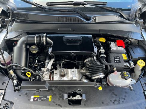 Used 2025 Jeep Compass Limited image 31