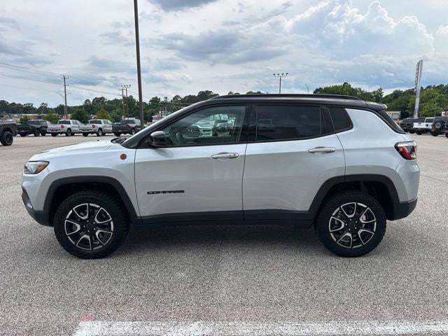 Certified 2025 Jeep Compass Trailhawk AWD/4WD image 4