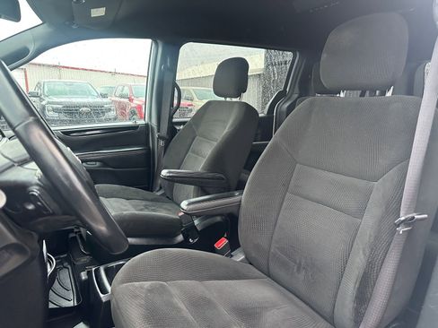 Used 2017 Dodge Grand Caravan SE image 11
