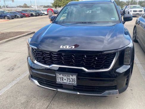 Certified 2024 Kia Sorento S image 2